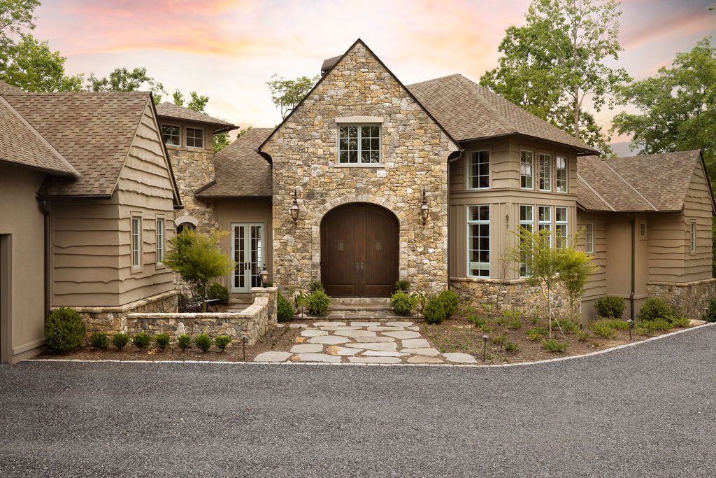 Choosing A Custom Home Builder: A Comprehensive Guide To Making The Right Decision